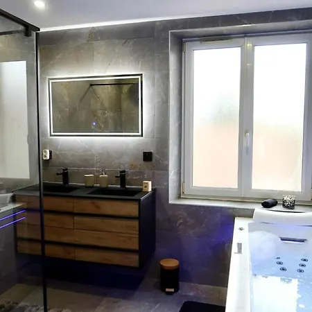 Cosy & Balneo A 4 Personnes