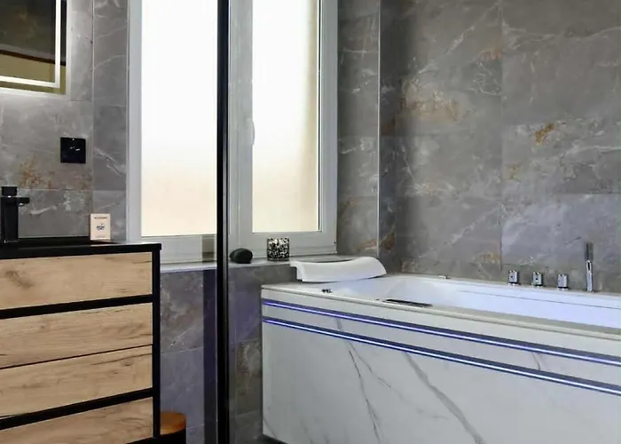 Cosy Avec Balneo - A Pied Apartment *